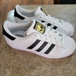 Women's Adidas Superstar Shoes size 6